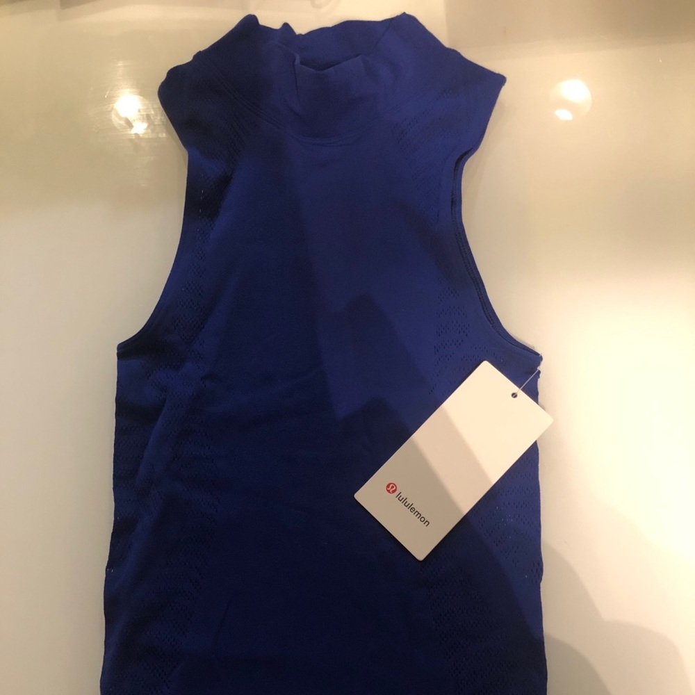 Brand newLululemon reveal mock neck tank